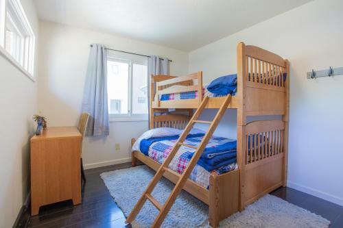 Spacious 4 Bedroom House Close To Everything!