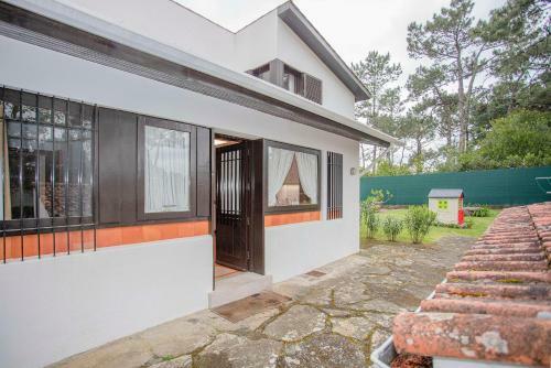 Liiiving In Moledo - Beach & Garden Villa