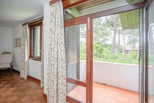 Liiiving In Moledo - Beach & Garden Villa