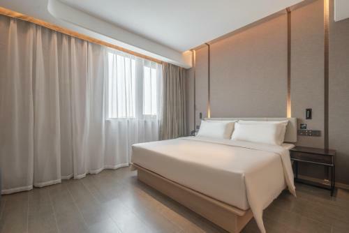 Atour Hotel Taizhou Maoye World