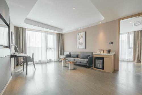 Atour Hotel Taizhou Maoye World