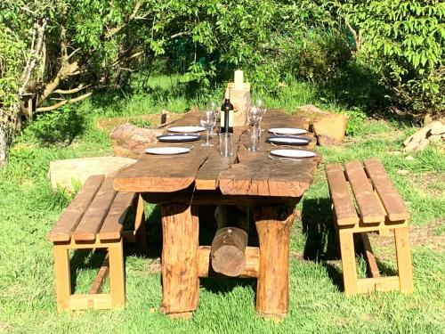 Genuine Gypsy Wagon And Glamping In Private Field