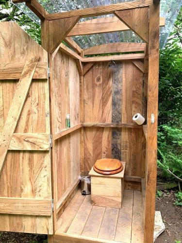 Genuine Gypsy Wagon And Glamping In Private Field