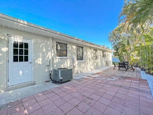 Pelican Central With Heated Pool