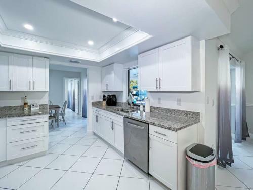 Pelican Central With Heated Pool