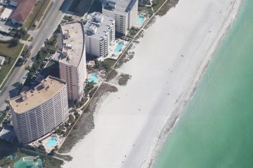 Crescent Beach Club I 3g