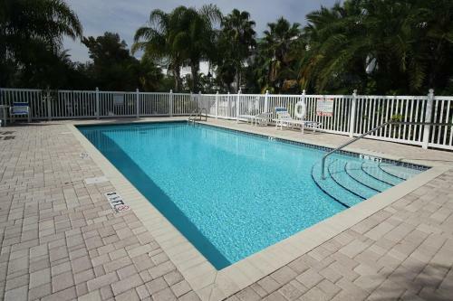 Captain's Cove 402