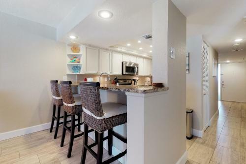 Lighthouse Pointe 402
