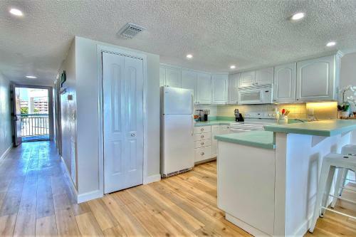 Chateaux Sunset Suites 408