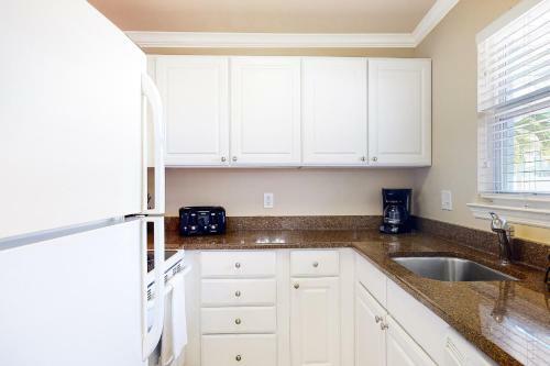Barefoot Beach Resort F104
