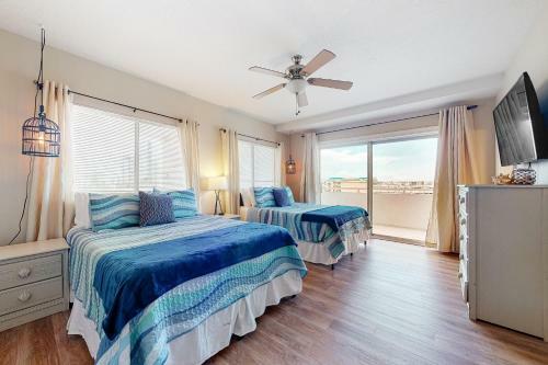Sun West Palms 301