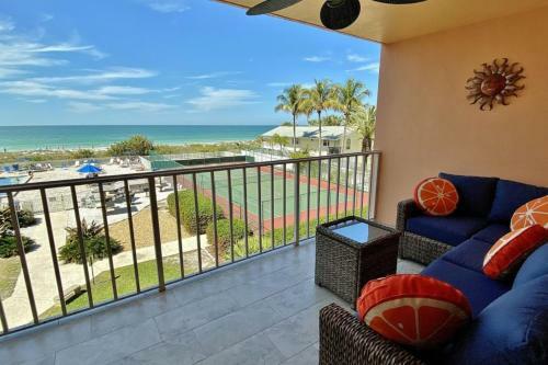 Reef Club 208