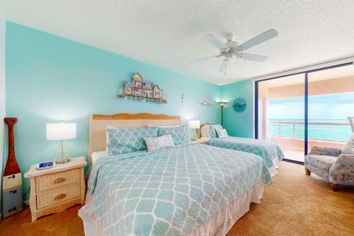 Crescent Beach Club I 16c