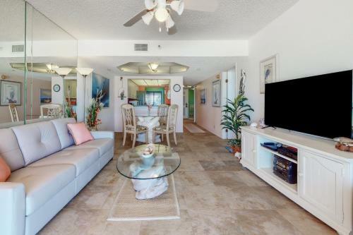 Crescent Beach Club I 5c