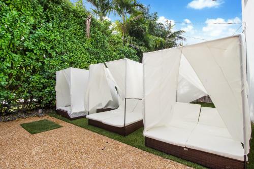 Villa Contemporary Mansion With Pingpong Table