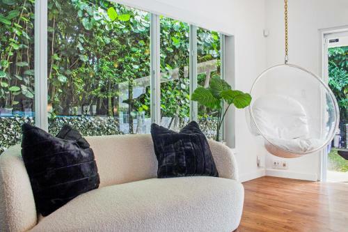 Villa Contemporary Mansion With Pingpong Table