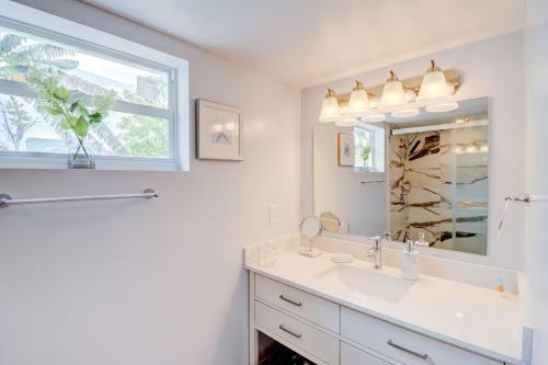 Starkes Casa Villa Coastal Seaside Getaway