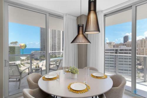 5 Amenities Wrap Around Balcony 2br Insane Amenities