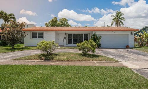 Tropical Rainbow 4bdr 2 Bath Home With Heated Pool