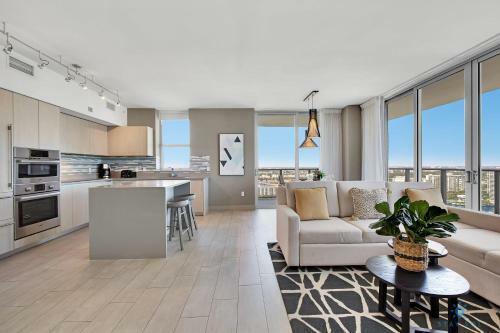 5 Amenities 22 High Floor With Stunning Views Infinity Edge Pool