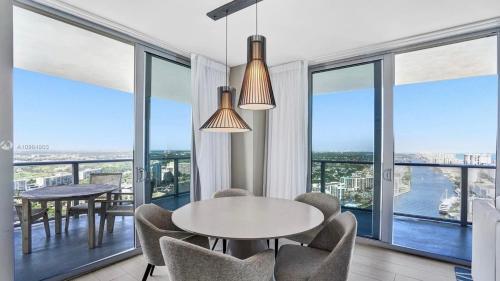 5 Amenities 2 2 High Floor With Stunning Views Infinity Edge Pool