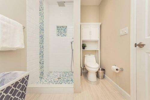 Luxe Stunning 4 Bdr 3,5 Bath With Heated Pool