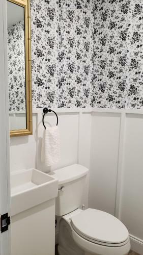 Wynwood Telecommuter's Dream, Cozy 2-bedroom Home