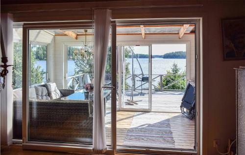 Nice Home In Vena With 3 Bedrooms