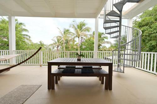Peaceful Kehena Beach Treehouse Villa W/ Star Deck