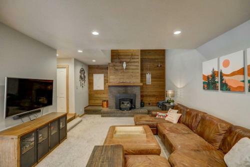 The Wolf Den By Casago Mccall - Donerightmanagement