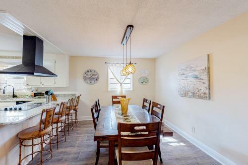 Bungalow By The Sea Unit B