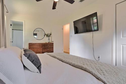 Modern-chic Pensacola Home With Spacious Yard!