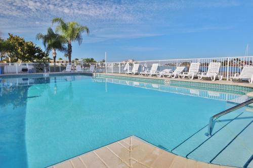 Palms Of Treasure Island 208