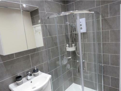 Spacious Two Bedroom House, Parking And Wifi