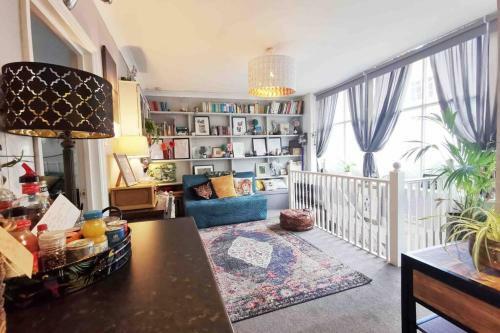 Apartamento Lovely Seaside Getaway With Pretty Courtyard