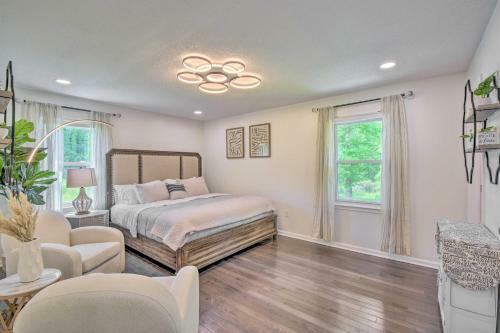 Updated Retreat In Gainesville With Lake View!