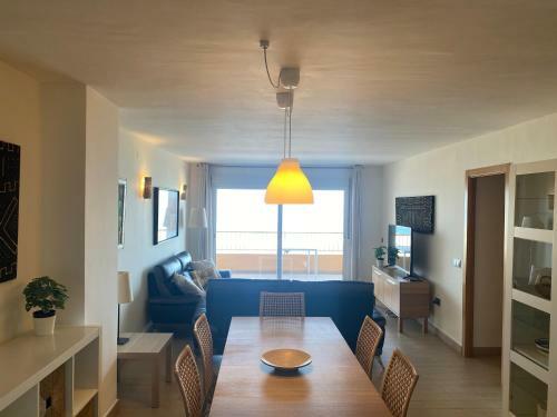 Albamar Frontline Beach Apartment 3 Bedrooms