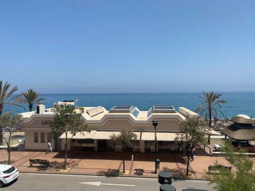 Albamar Frontline Beach Apartment 3 Bedrooms