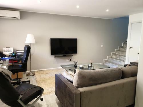 Modern High Spec Three Bedroom Duplex Apartment