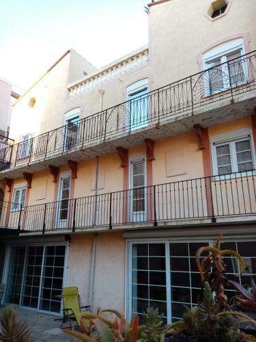 Hostal La Villa Rosace