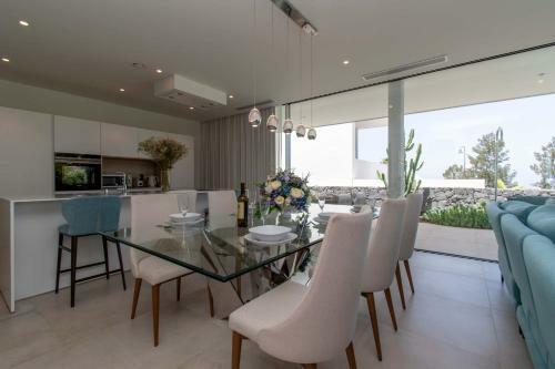 Villa Josefa With Private Heated Pool And Lake Views