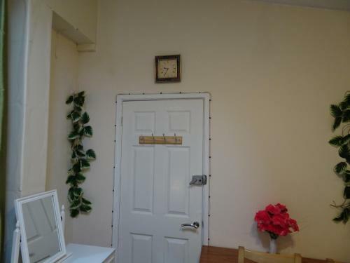 Hostal Charles Inn