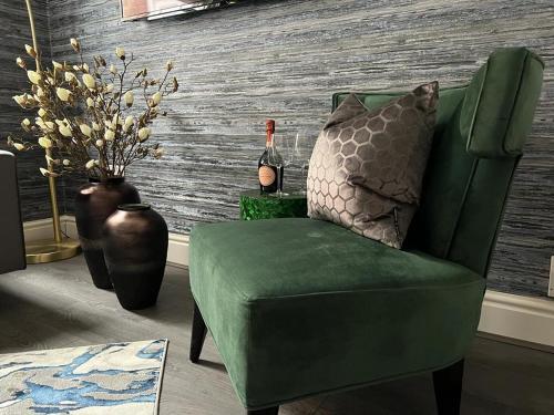 Room 4 (8 Holland Street)