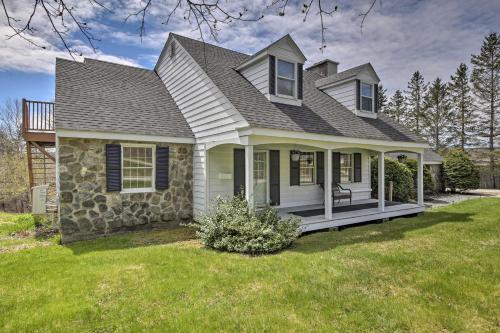Cozy Colonial Home With Bay Access And Water View