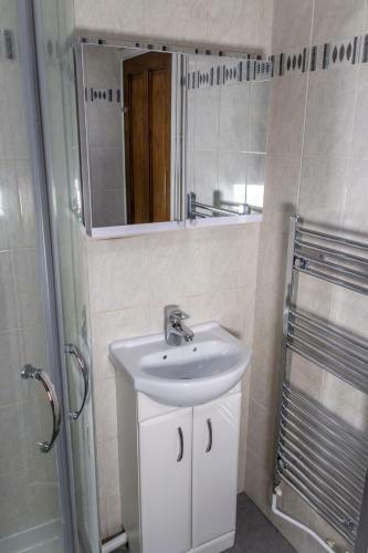 Catsbrook House - Sleeps 7 - Business Travellers Accommodation