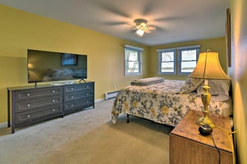 Riverfront Algonac Escape With Sunroom And Grill!