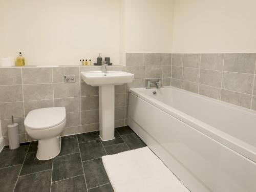 Pass The Keys Stunning 2 Bed Apartment With Free Onsite Parking