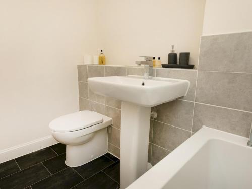 Pass The Keys Stunning 2 Bed Apartment With Free Onsite Parking