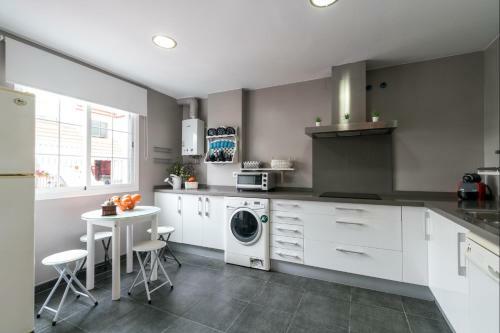 Apartamento Tranquilidad Y Comodidad En Mairena, 5min Metro