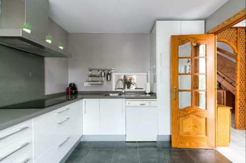 Apartamento Tranquilidad Y Comodidad En Mairena, 5min Metro